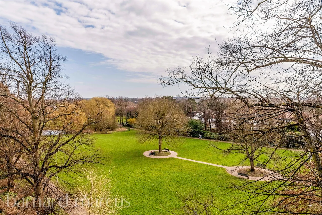 South Street, Epsom, KT18, photo 11
