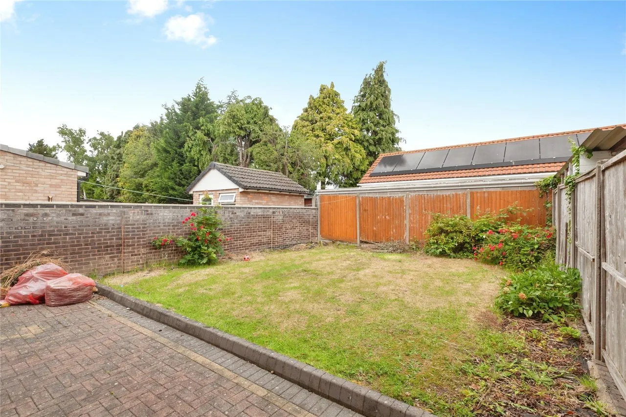 Coles Close, Rushey Mead, LE4, photo 13