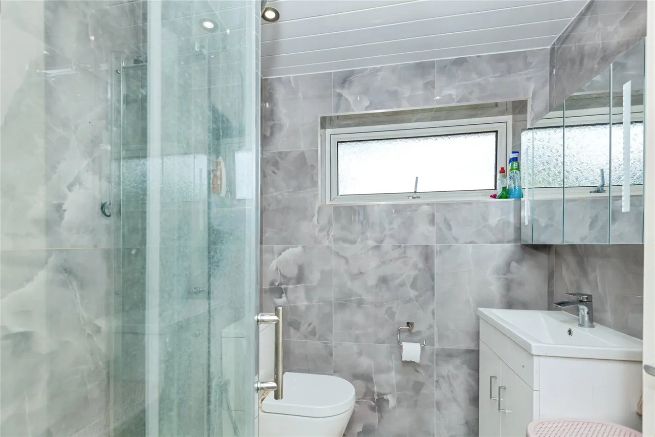 Coles Close, Rushey Mead, LE4, photo 11