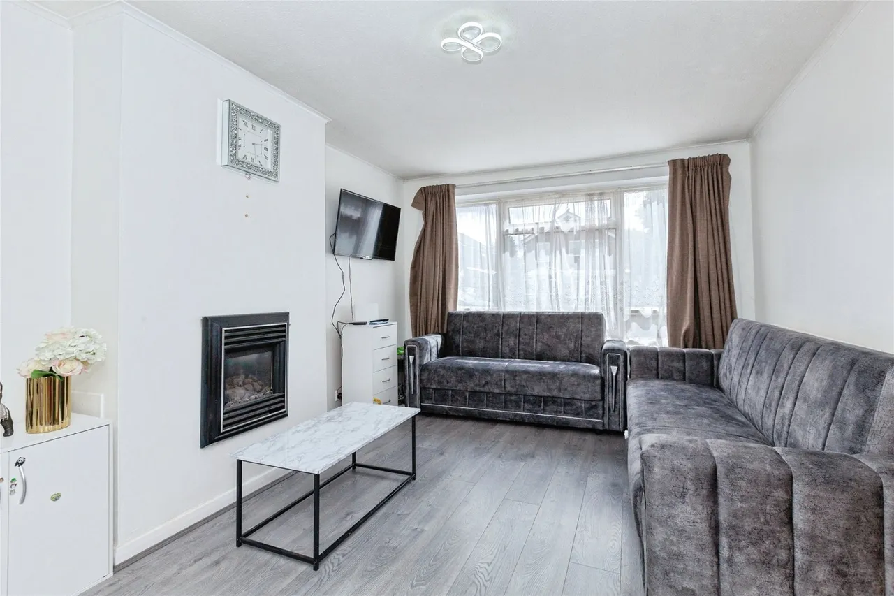 Coles Close, Rushey Mead, LE4, photo 2