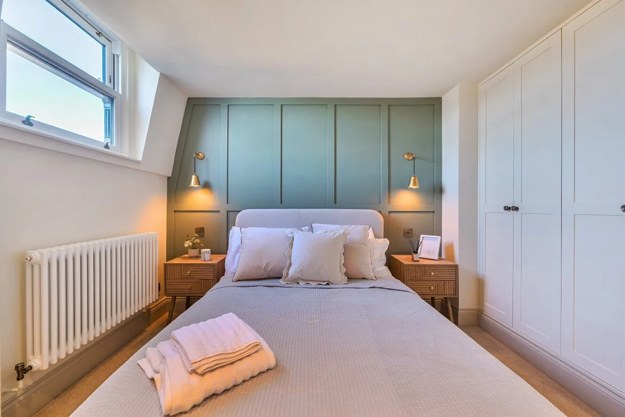 Lower Richmond Road, London, SW15, photo 12