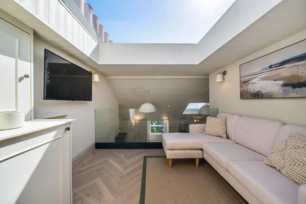 Lower Richmond Road, London, SW15, photo 3