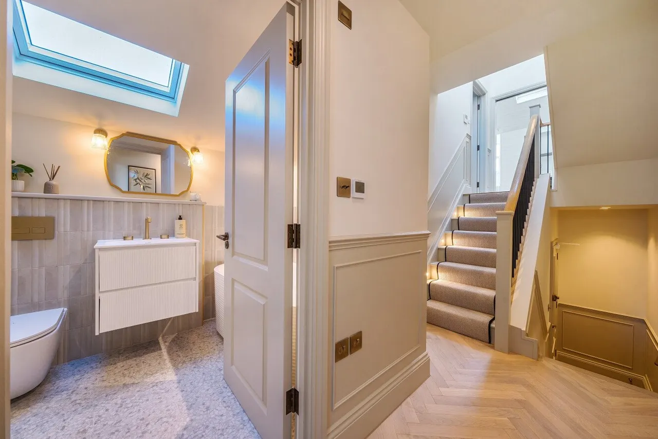 Lower Richmond Road, London, SW15, photo 6
