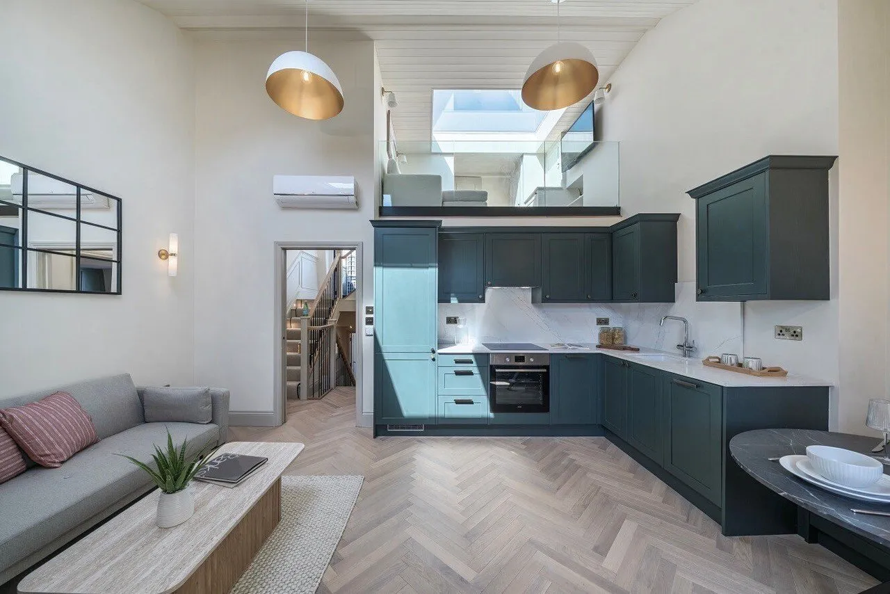 2 bed flat for sale — Lower Richmond Road, London, SW15