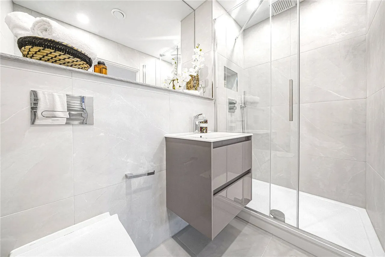 Church Grove, Hampton Wick, KT1, photo 13