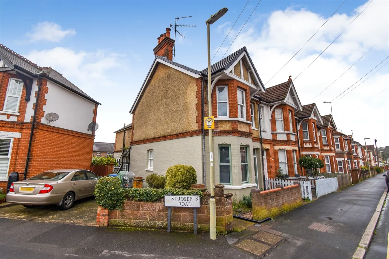 1 bed flat for sale — St. Michaels Road, Aldershot, Hampshire, GU12 4JJ