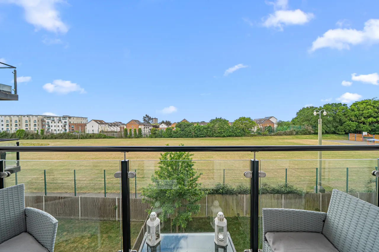 Hawker Drive, Addlestone, KT15, photo 2