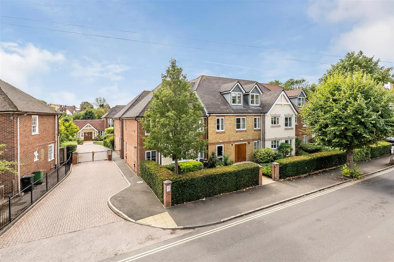 Kingston Avenue, Leatherhead, KT22, photo 10