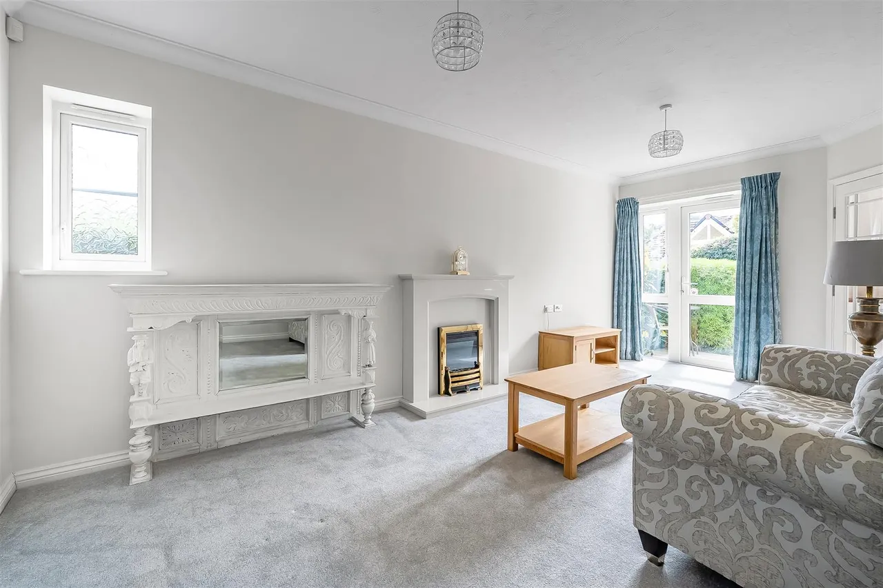 Kingston Avenue, Leatherhead, KT22, photo 4