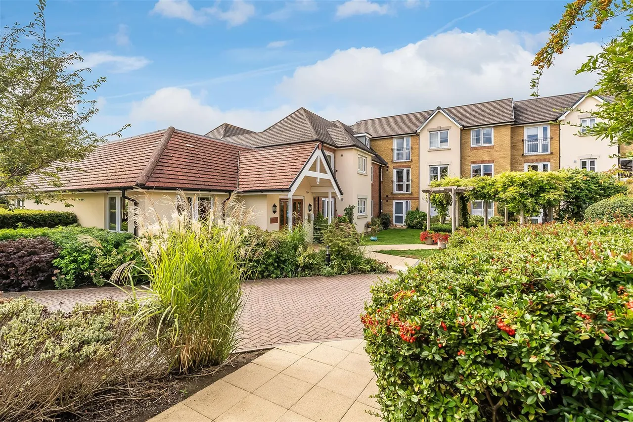 1 bed retirement for sale, Kingston Avenue, Leatherhead, KT22