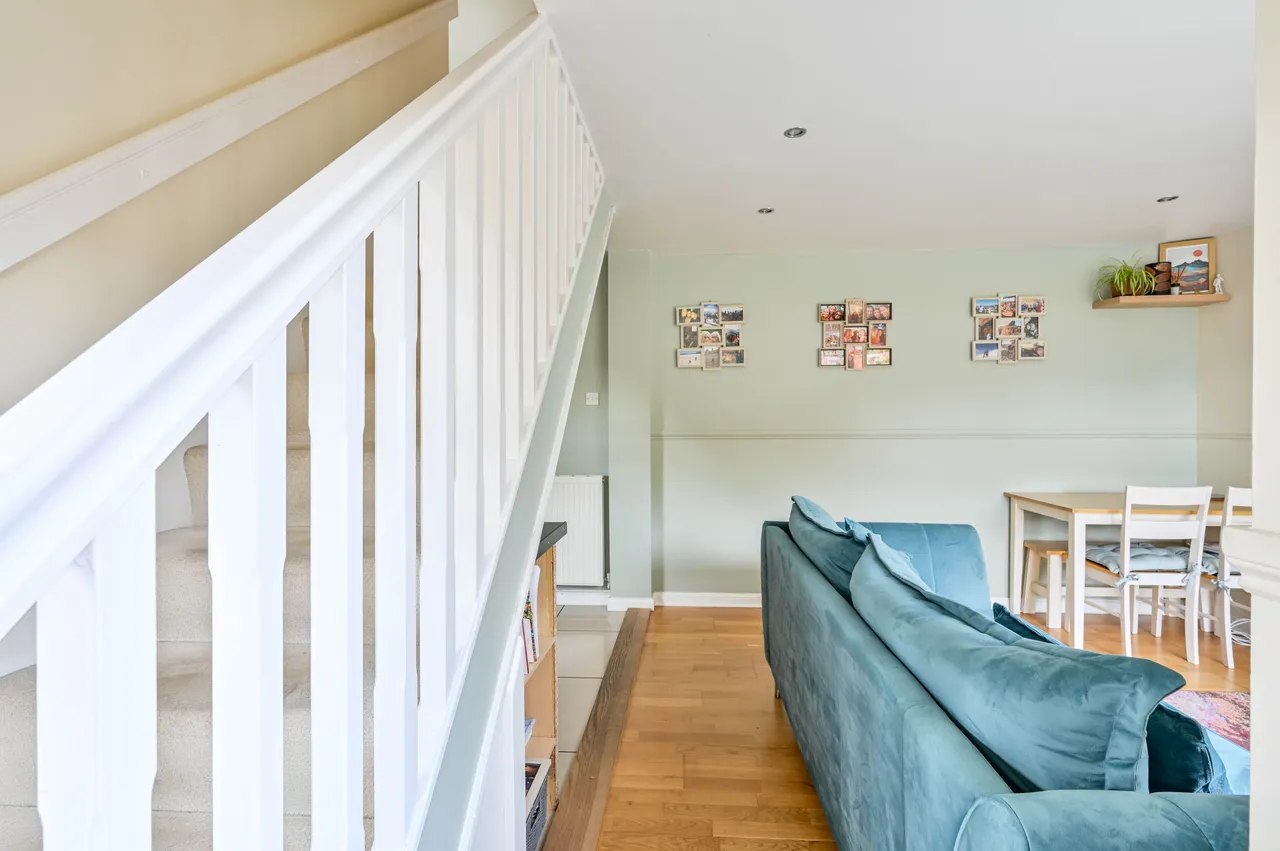 59 Badger Close, Guildford, photo 5