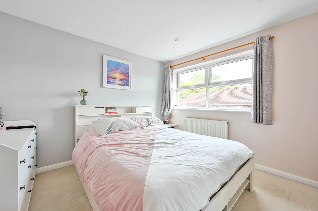 59 Badger Close, Guildford, photo 6
