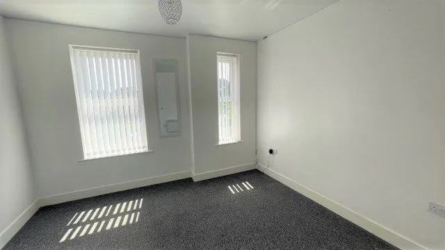 Naylor Road, Ellesmere Port, CH66, photo 4