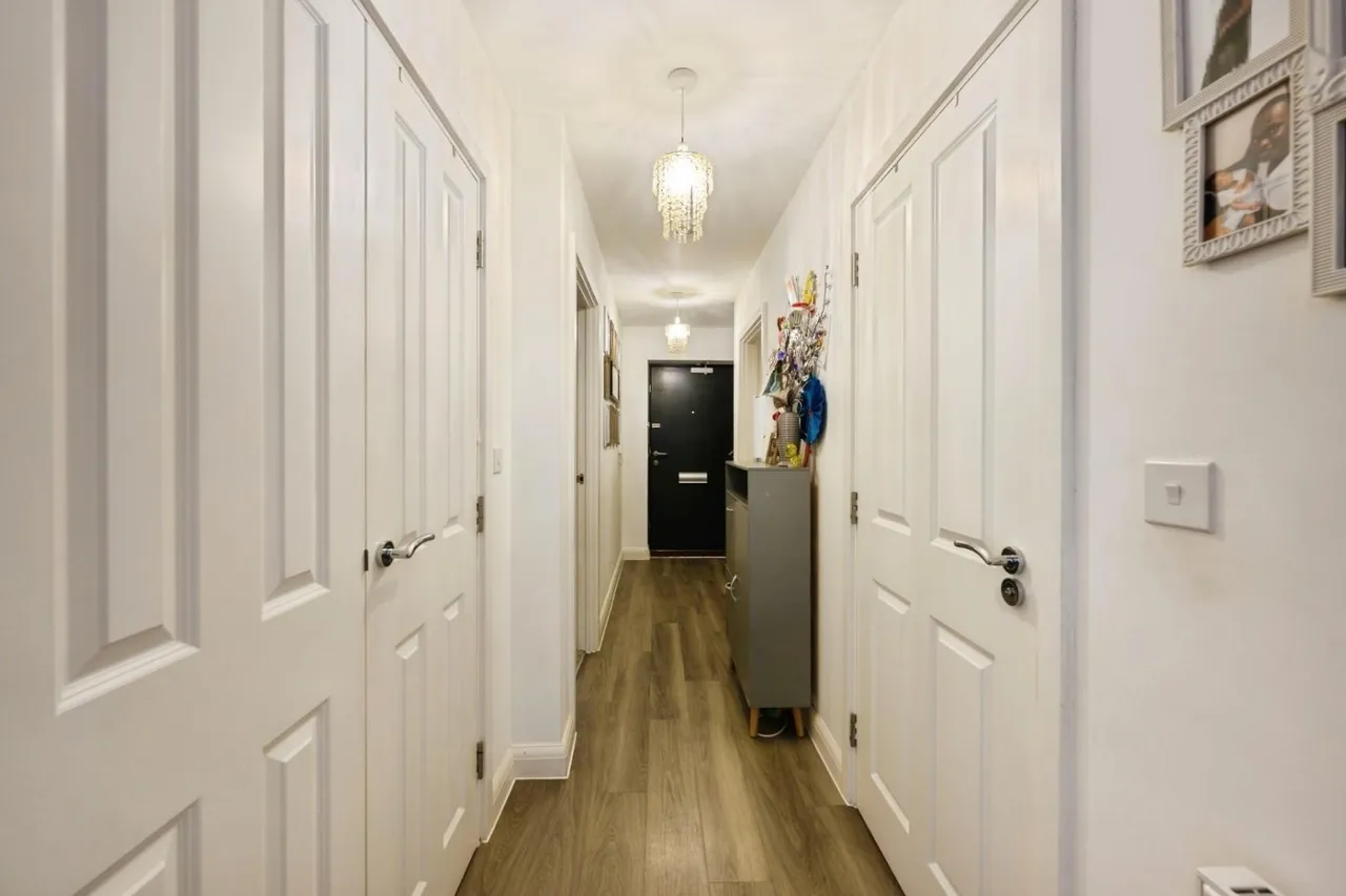 London Road, Wallington, SM6, photo 17