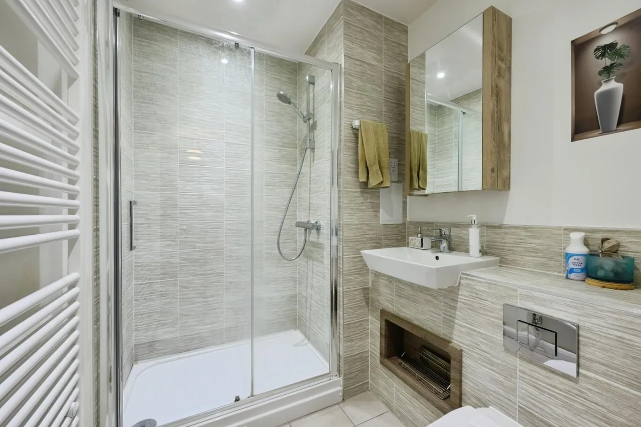 London Road, Wallington, SM6, photo 15