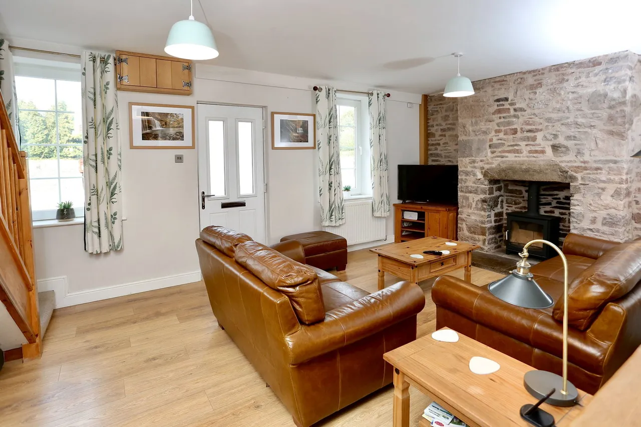 Post Office Row, Glangrwyney, NP8, photo 4