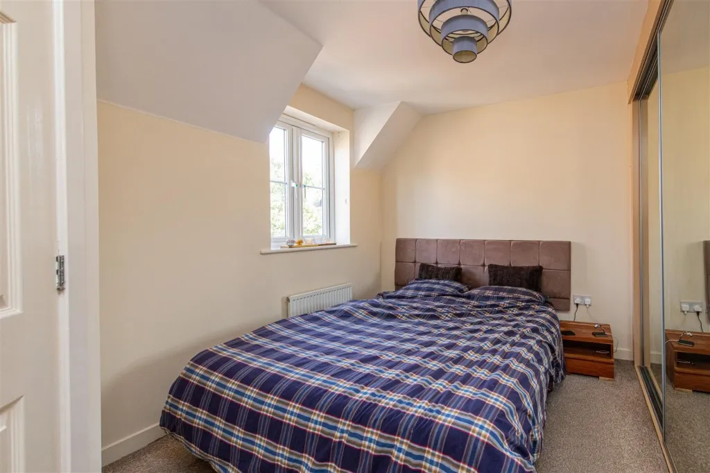 Holdenby Drive, Priors Hall Park, photo 6