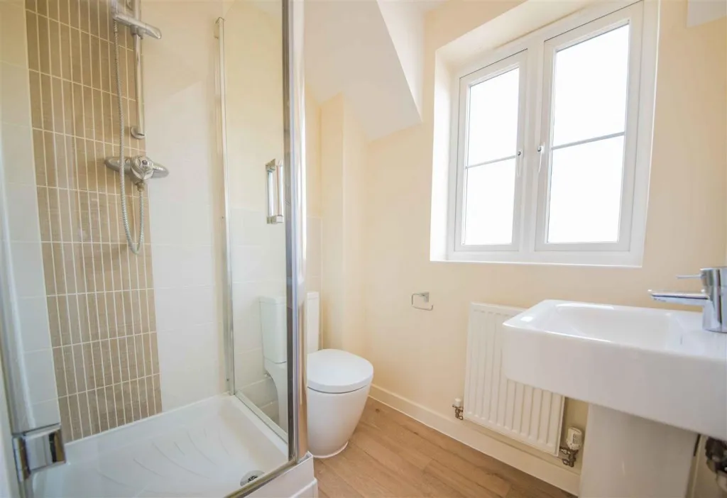 Holdenby Drive, Priors Hall Park, photo 7
