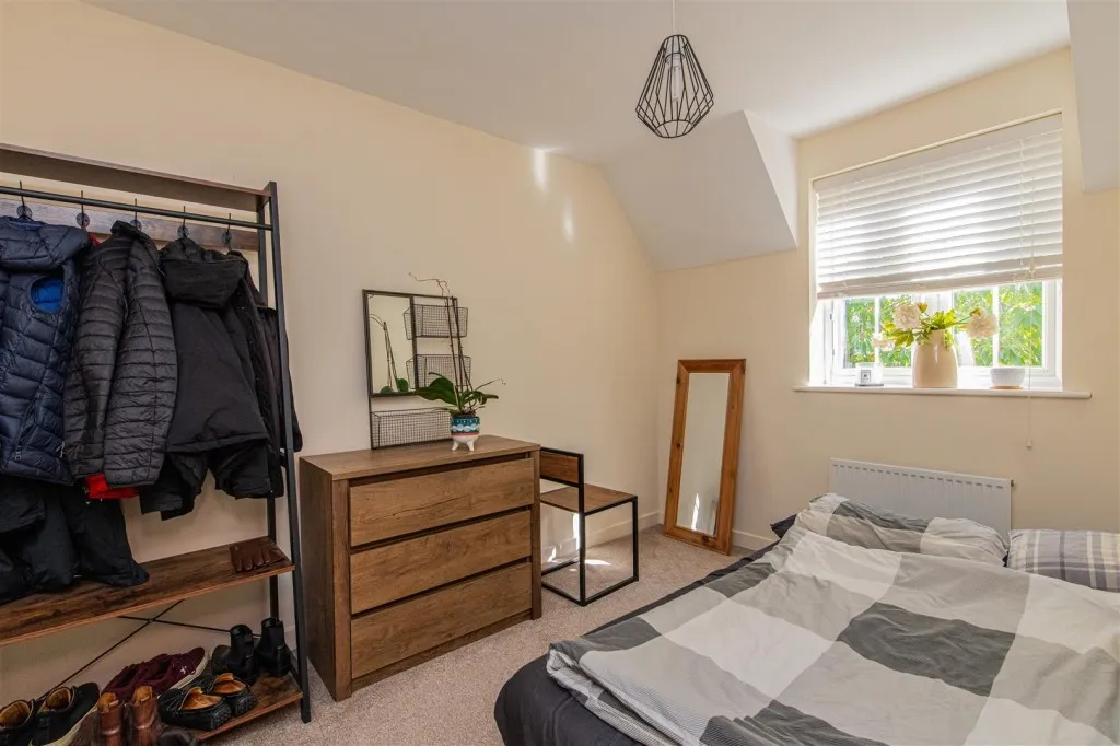 Holdenby Drive, Priors Hall Park, photo 8
