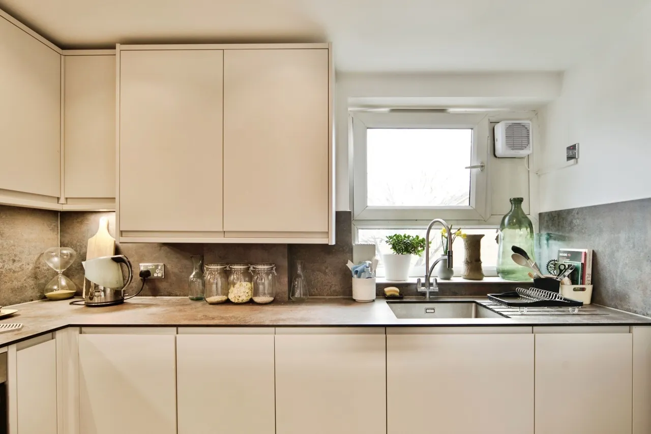 The Birches, Station Road, London, E12, photo 13