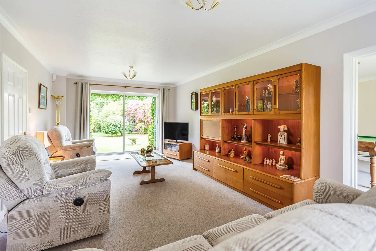 Crawley Road, Horsham, RH12, photo 2