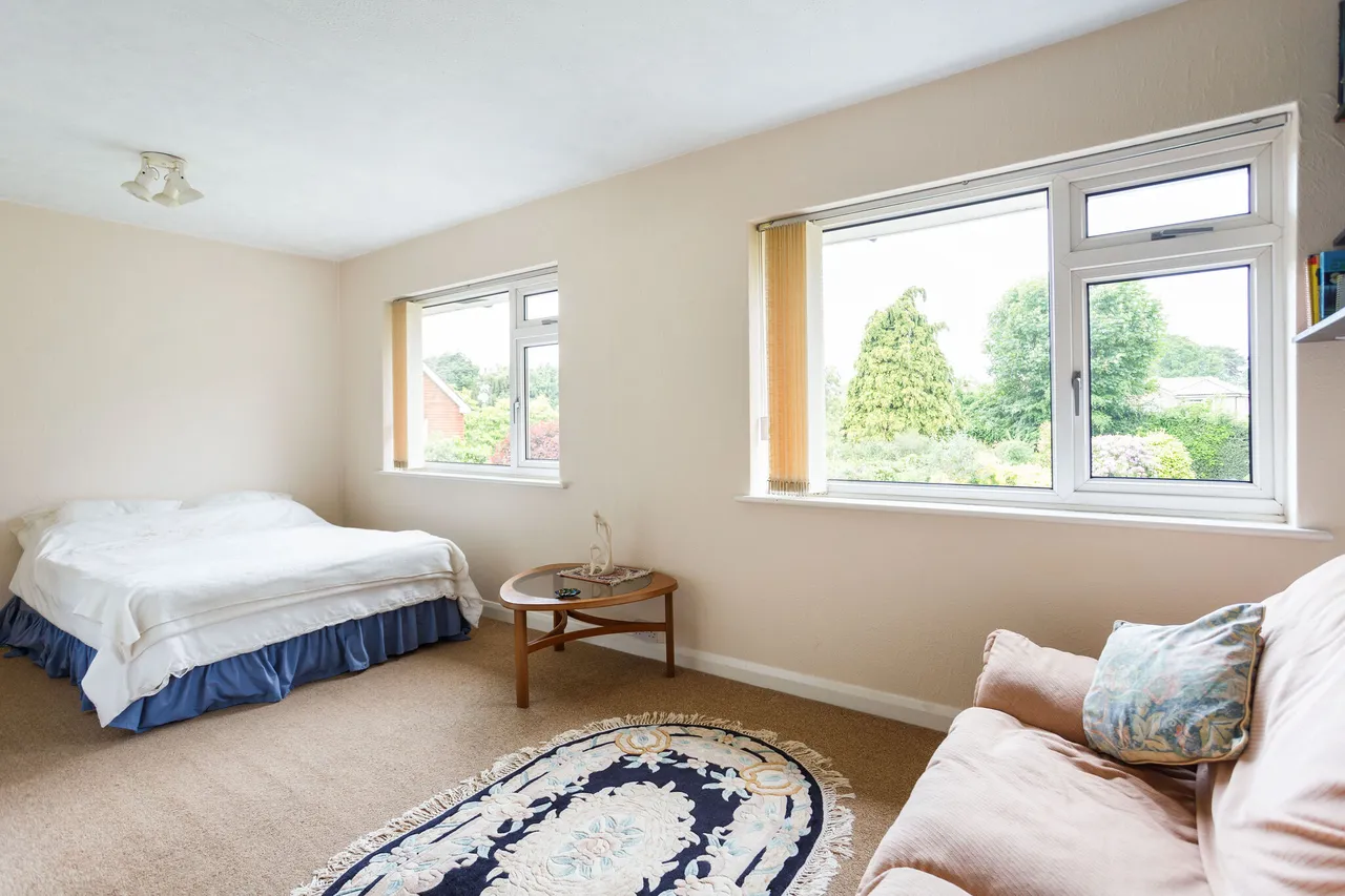 Crawley Road, Horsham, RH12, photo 9