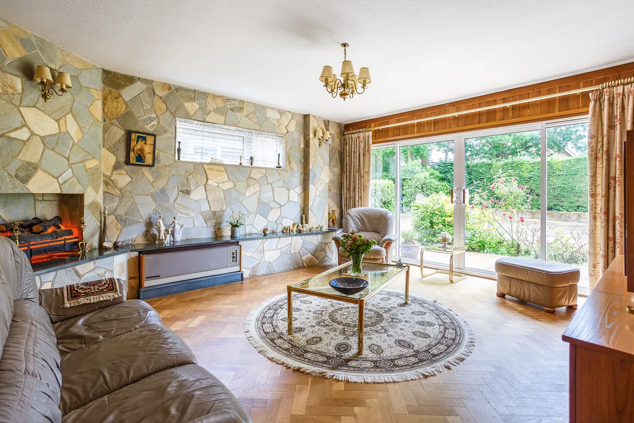 Crawley Road, Horsham, RH12, photo 3