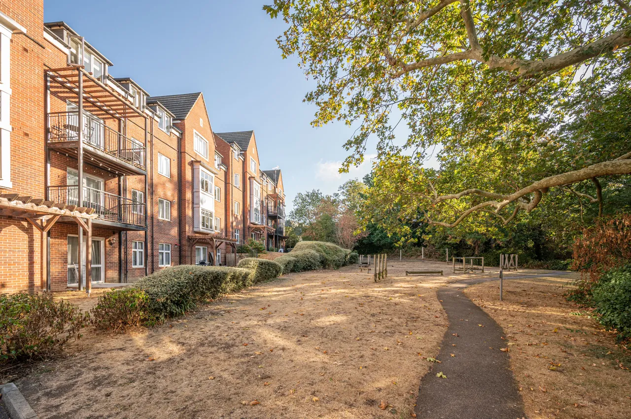 21 William Court, 36 Chalfont Road, London, photo 5