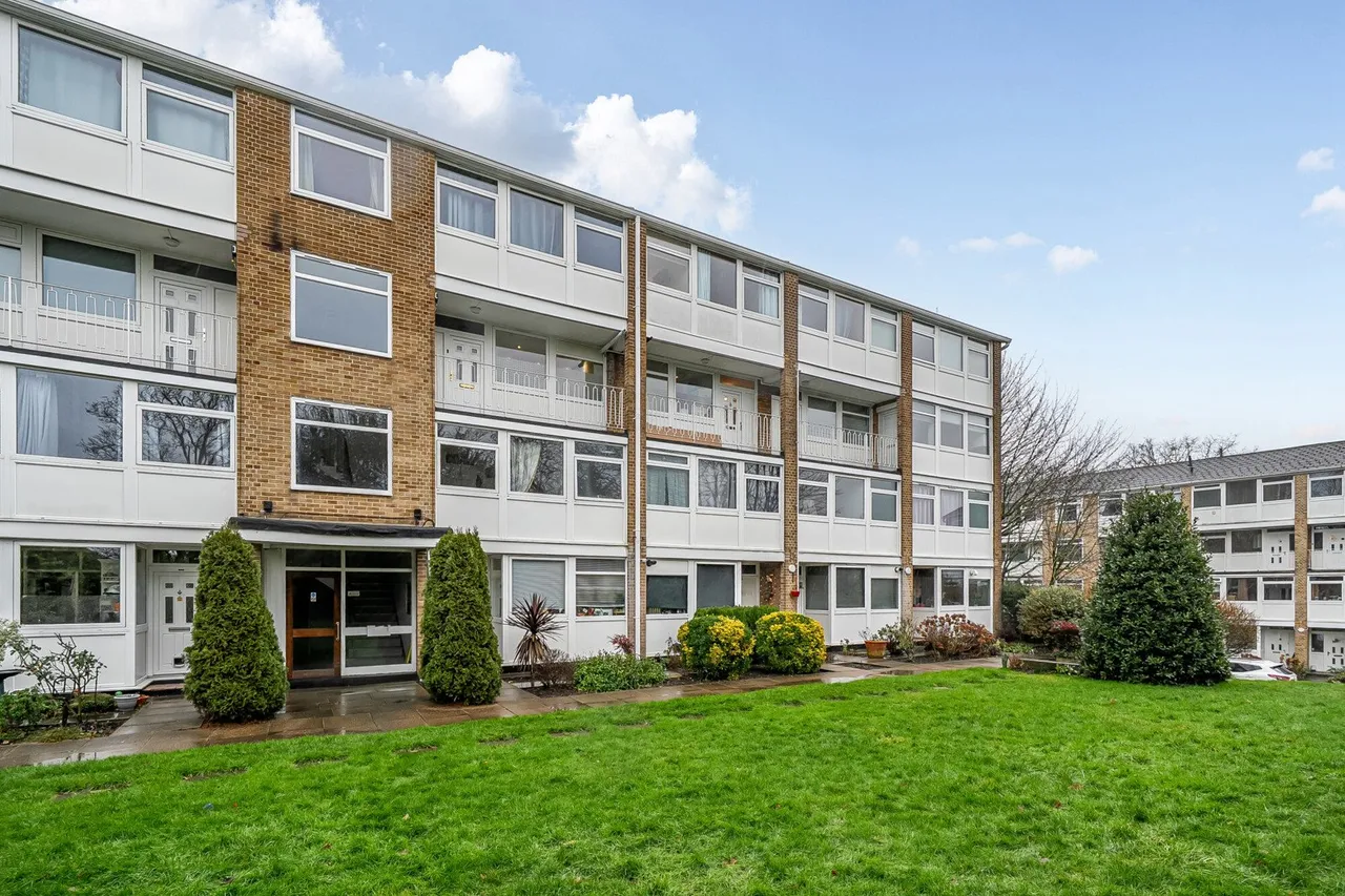 3 bed flat for sale — Tarnwood Park, SE9