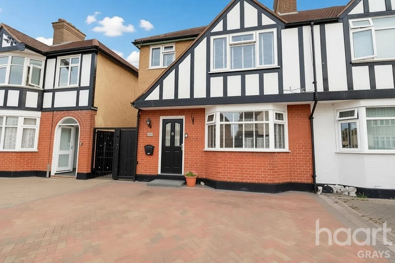 3 bed house for sale, Heathview Road, Grays, RM16