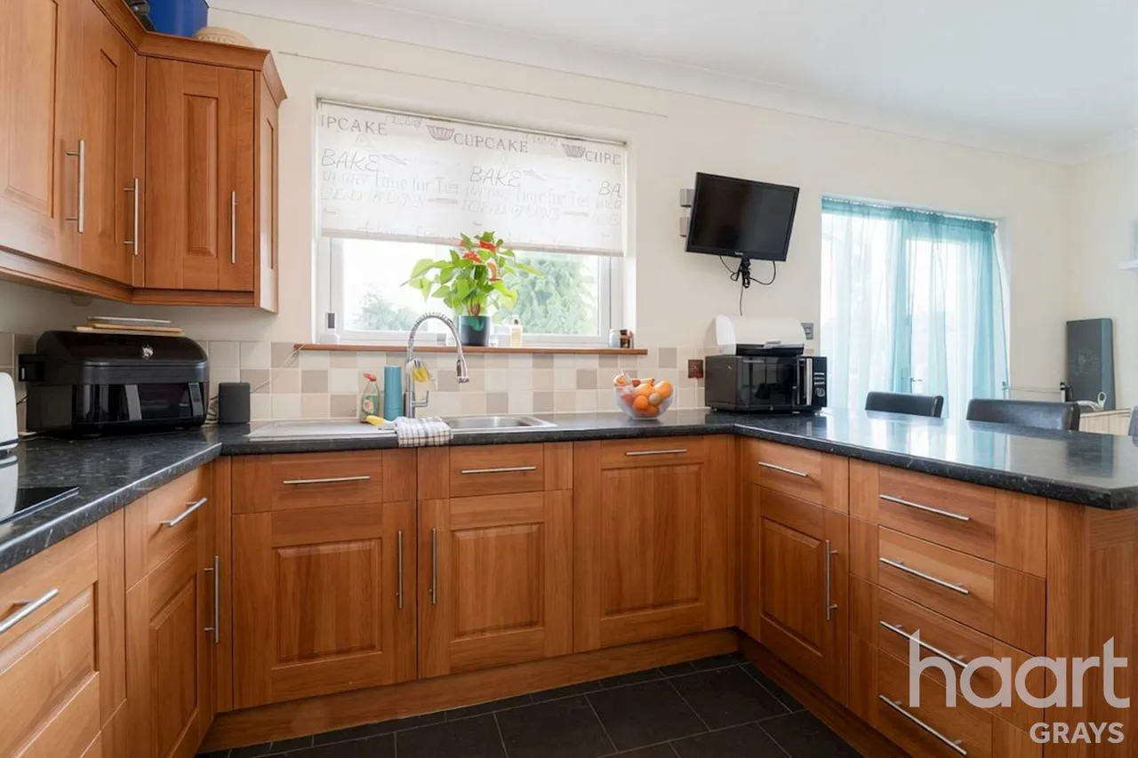 Heathview Road, Grays, RM16, photo 4