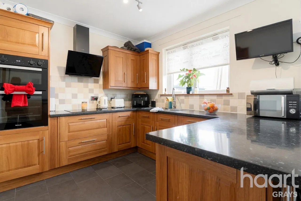 Heathview Road, Grays, RM16, photo 5