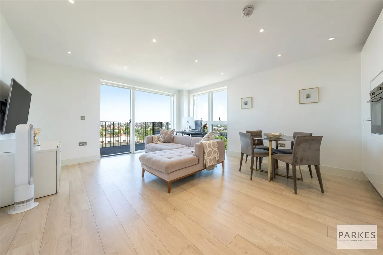 Lakeside Drive, Park Royal, NW10, photo 2