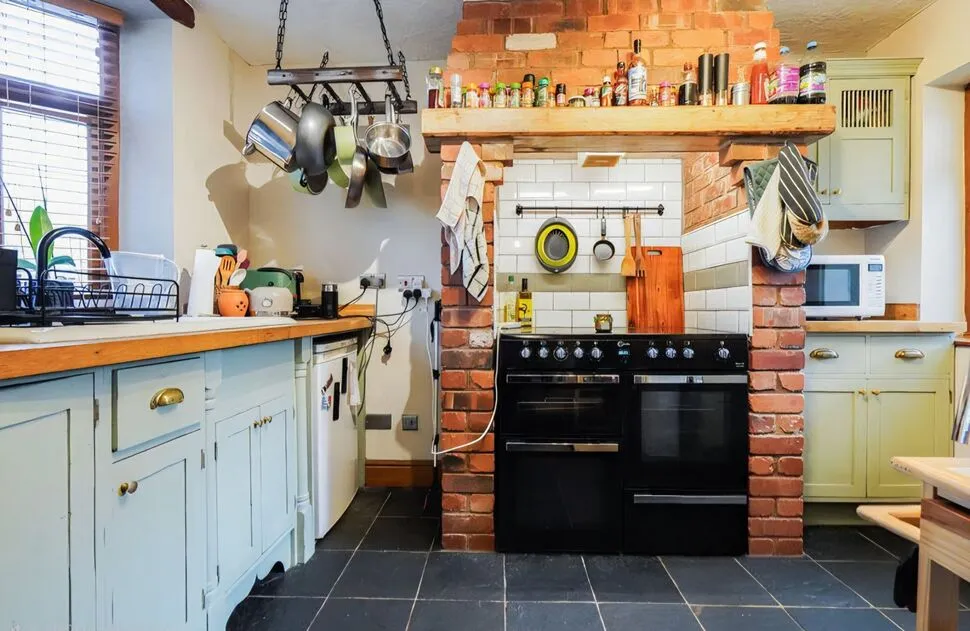 Castle Road, Hartshill, Warwickshire, CV10, photo 11