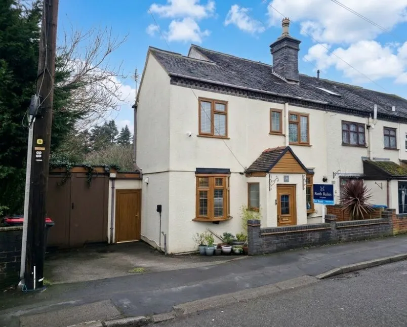3 bed house for sale — Castle Road, Hartshill, Warwickshire, CV10