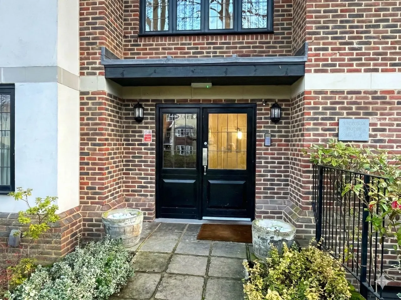 Epsom Road, Leatherhead, KT22, photo 12