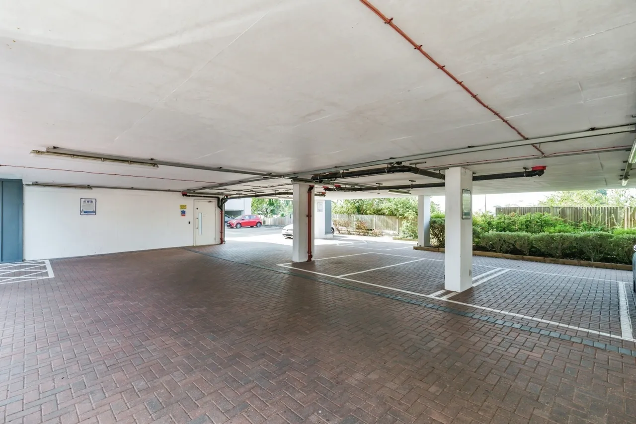 North Street, Horsham, RH13, photo 14
