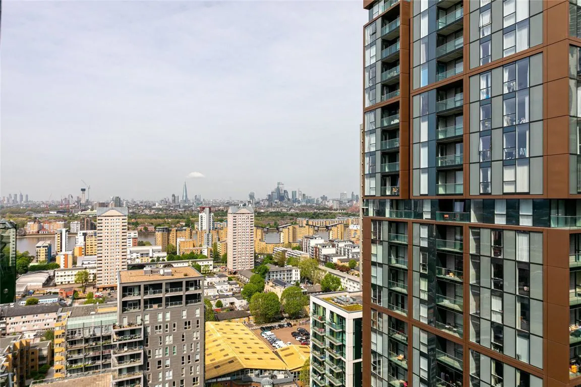 1 bed flat for sale, Lincoln Plaza, Canary Wharf