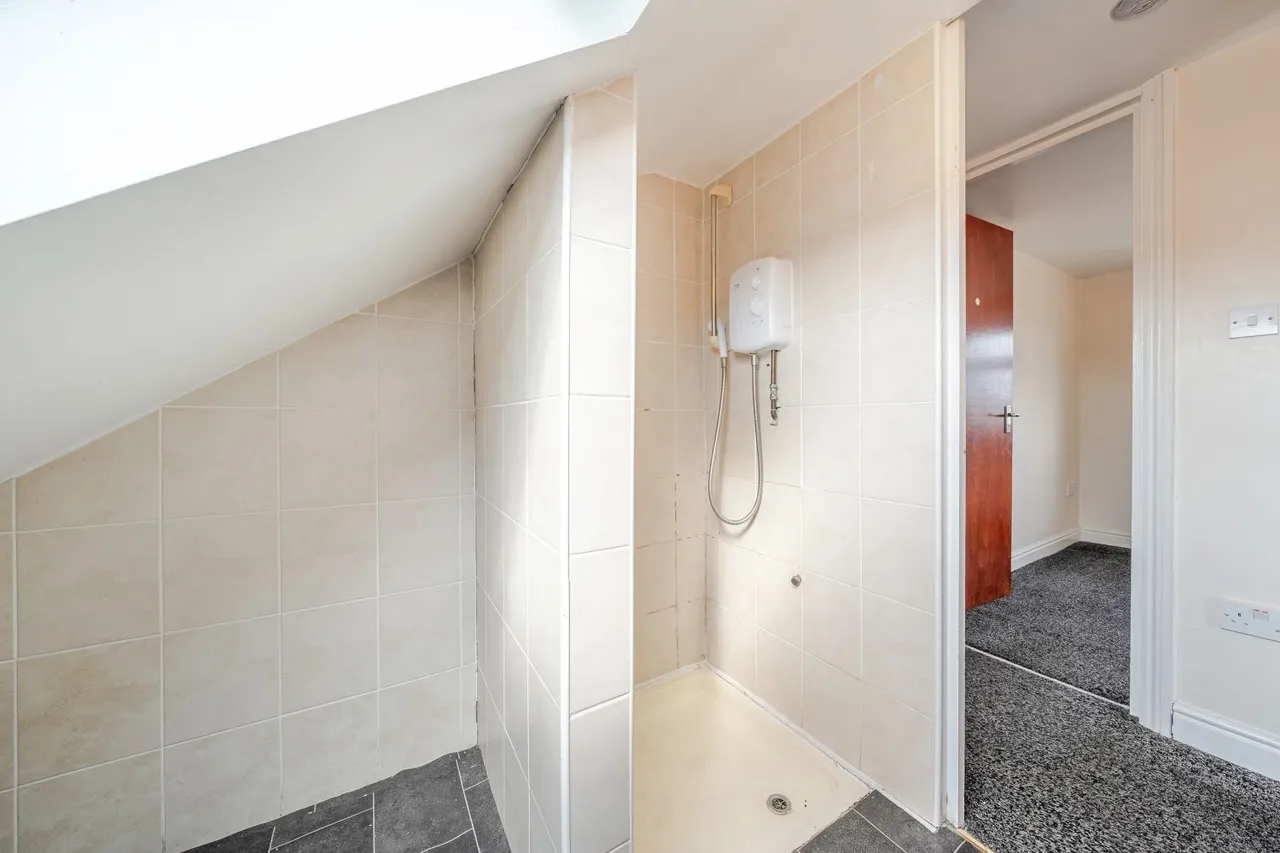Stainburn Crescent, Leeds, LS17, photo 15