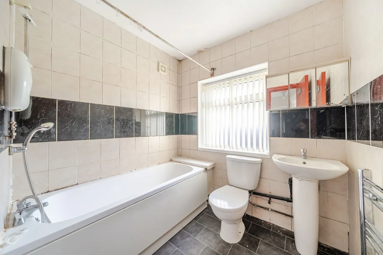Stainburn Crescent, Leeds, LS17, photo 11