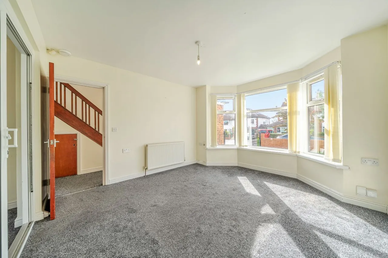 Stainburn Crescent, Leeds, LS17, photo 2