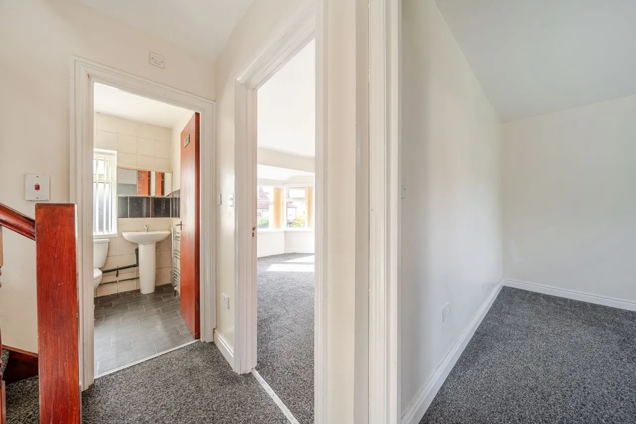 Stainburn Crescent, Leeds, LS17, photo 12