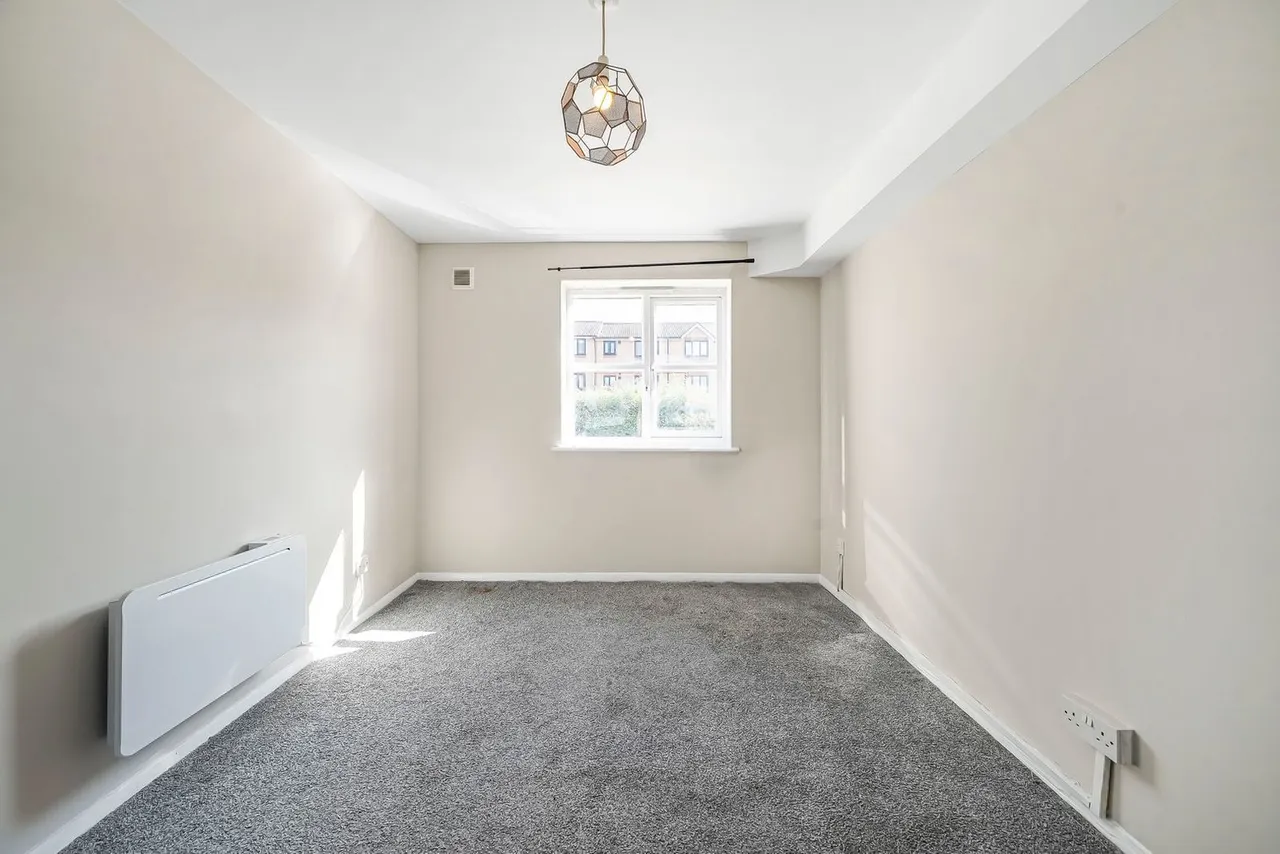 Redford Close, Feltham, TW13, photo 10