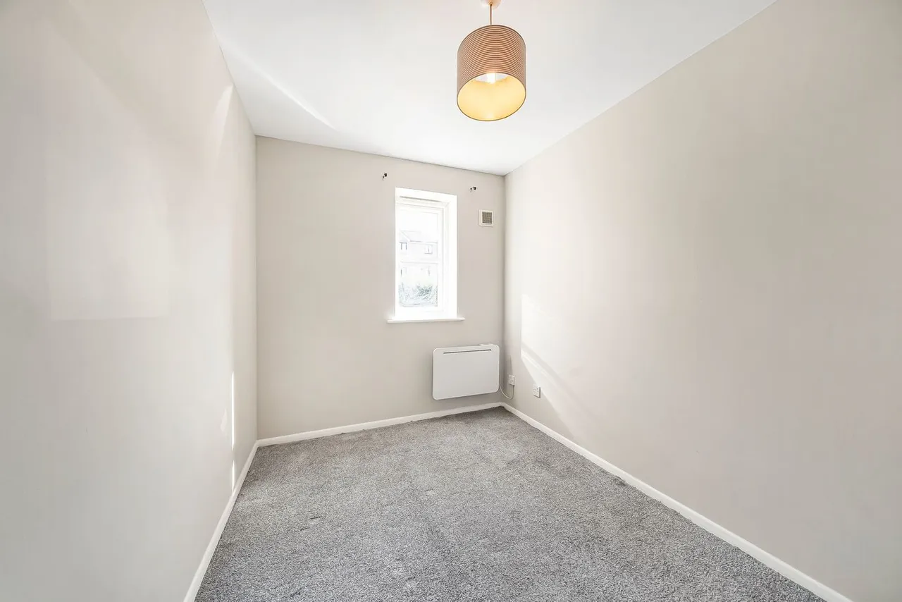 Redford Close, Feltham, TW13, photo 13