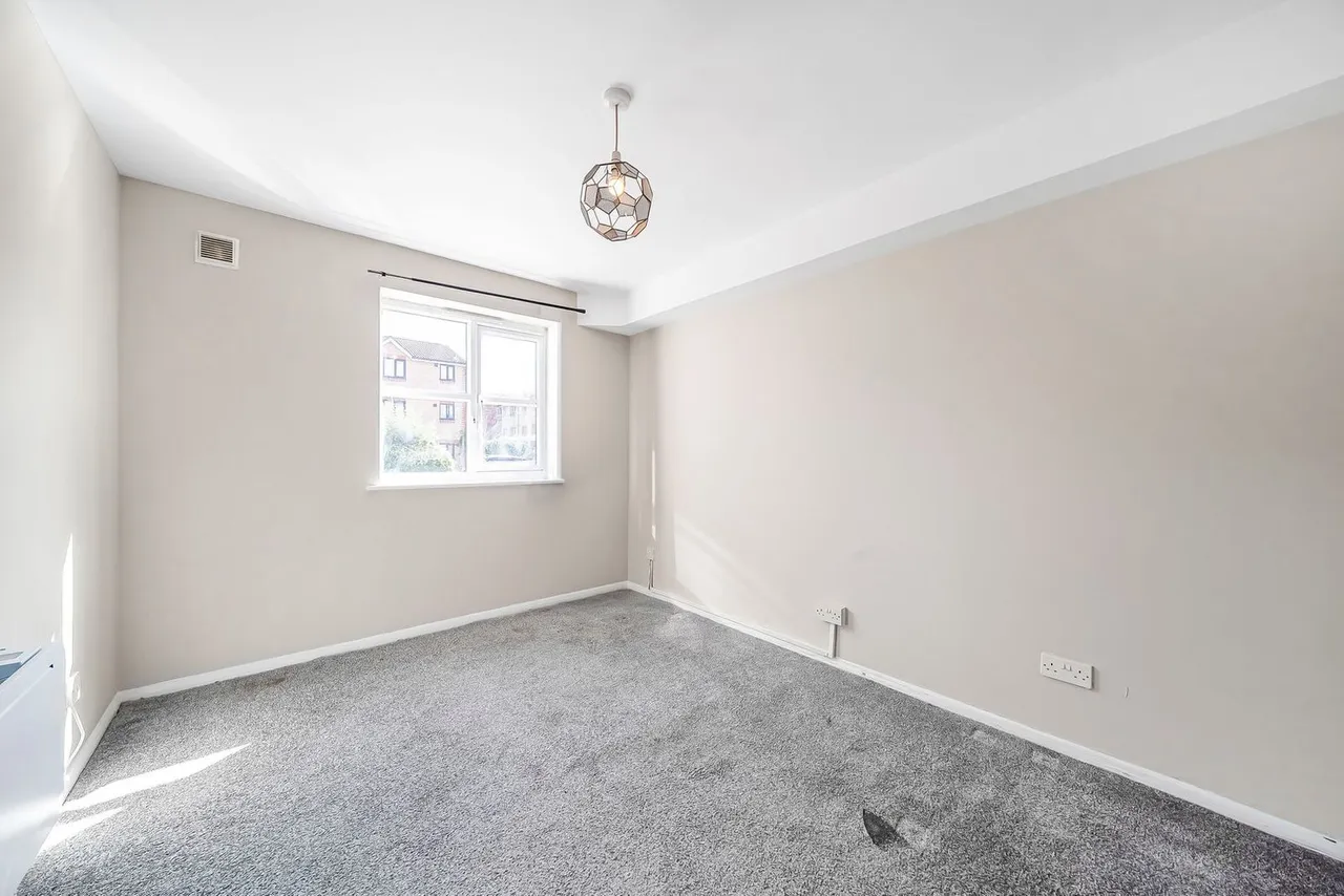 Redford Close, Feltham, TW13, photo 9