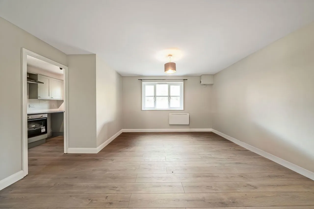 Redford Close, Feltham, TW13, photo 3