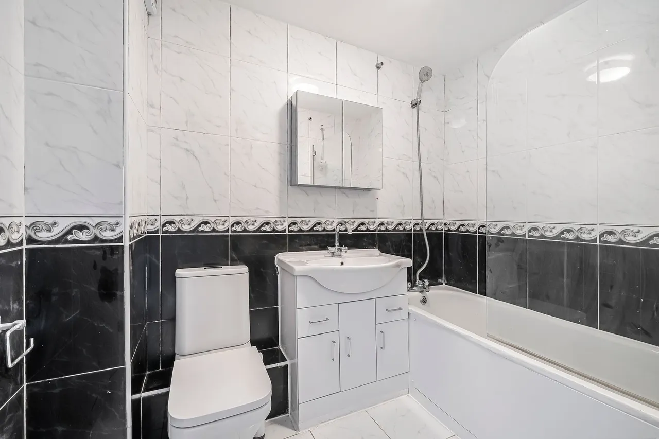 Redford Close, Feltham, TW13, photo 15
