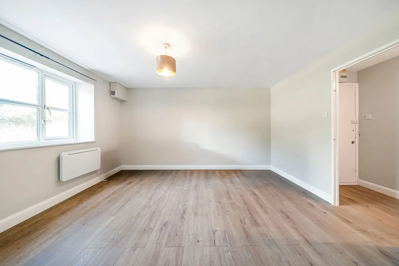 Redford Close, Feltham, TW13, photo 6