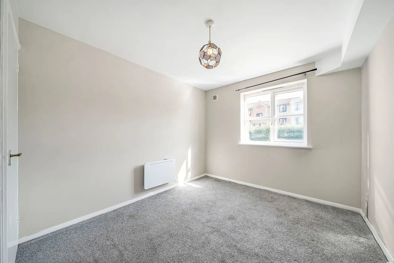 Redford Close, Feltham, TW13, photo 8
