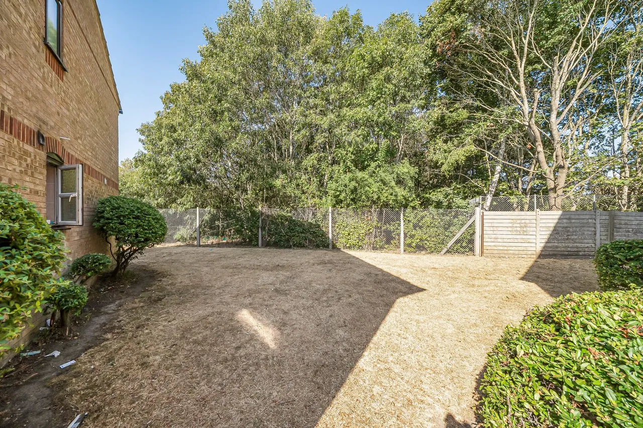 Redford Close, Feltham, TW13, photo 17